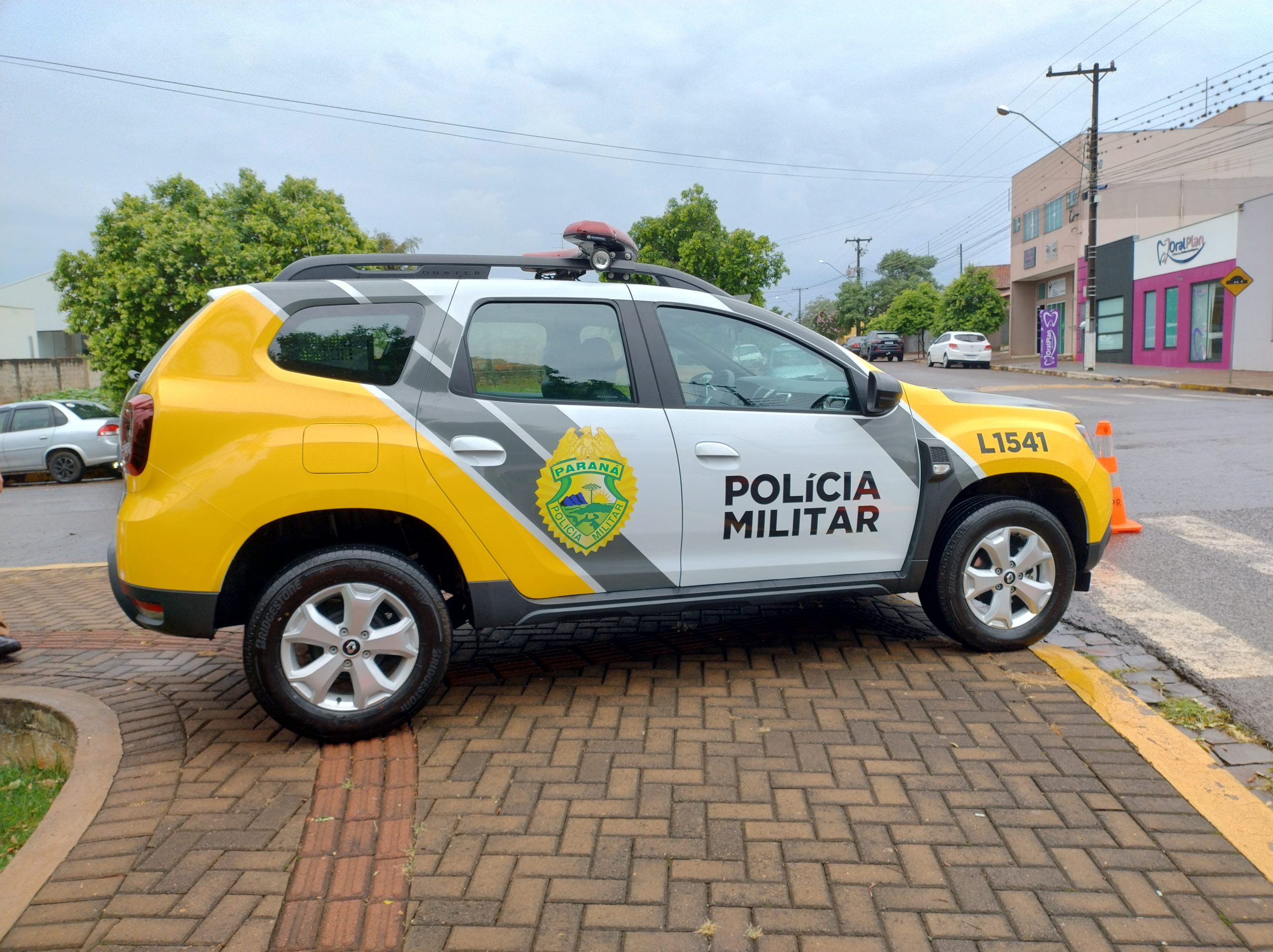 POLICIA MILITAR ESTÁ MULTANDO MOTORISTAS QUE TRANSPORTAM CRIANÇAS DE FORMA IRREGULAR EM CALIFÓRNIA