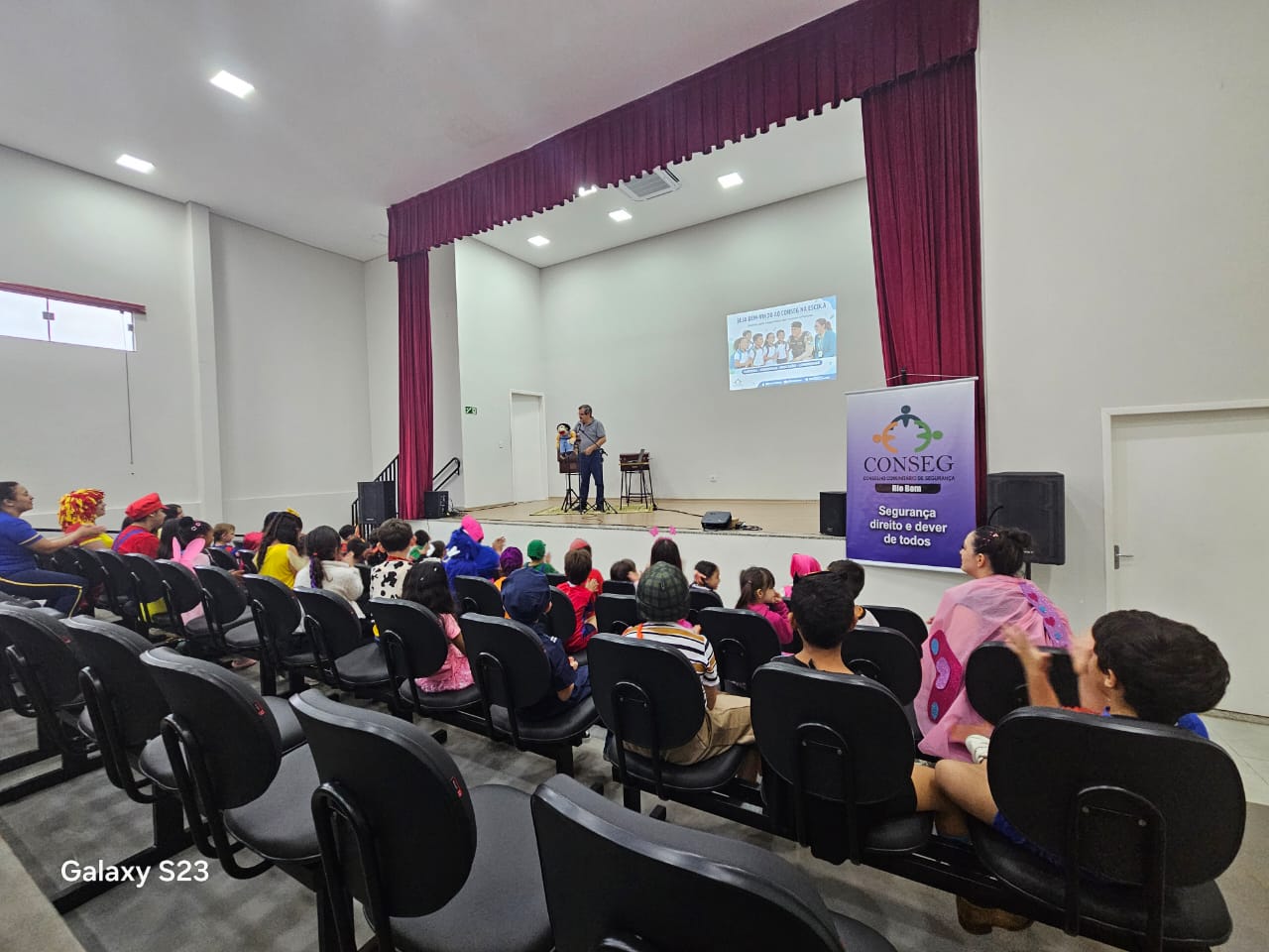 CONSEG DE RIO BOM LEVA SEGURANÇA PARA ESCOLAS
